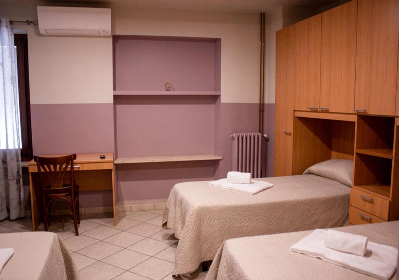 Hotel Trattoria Due Citroni Casalgrasso Zewnętrze zdjęcie