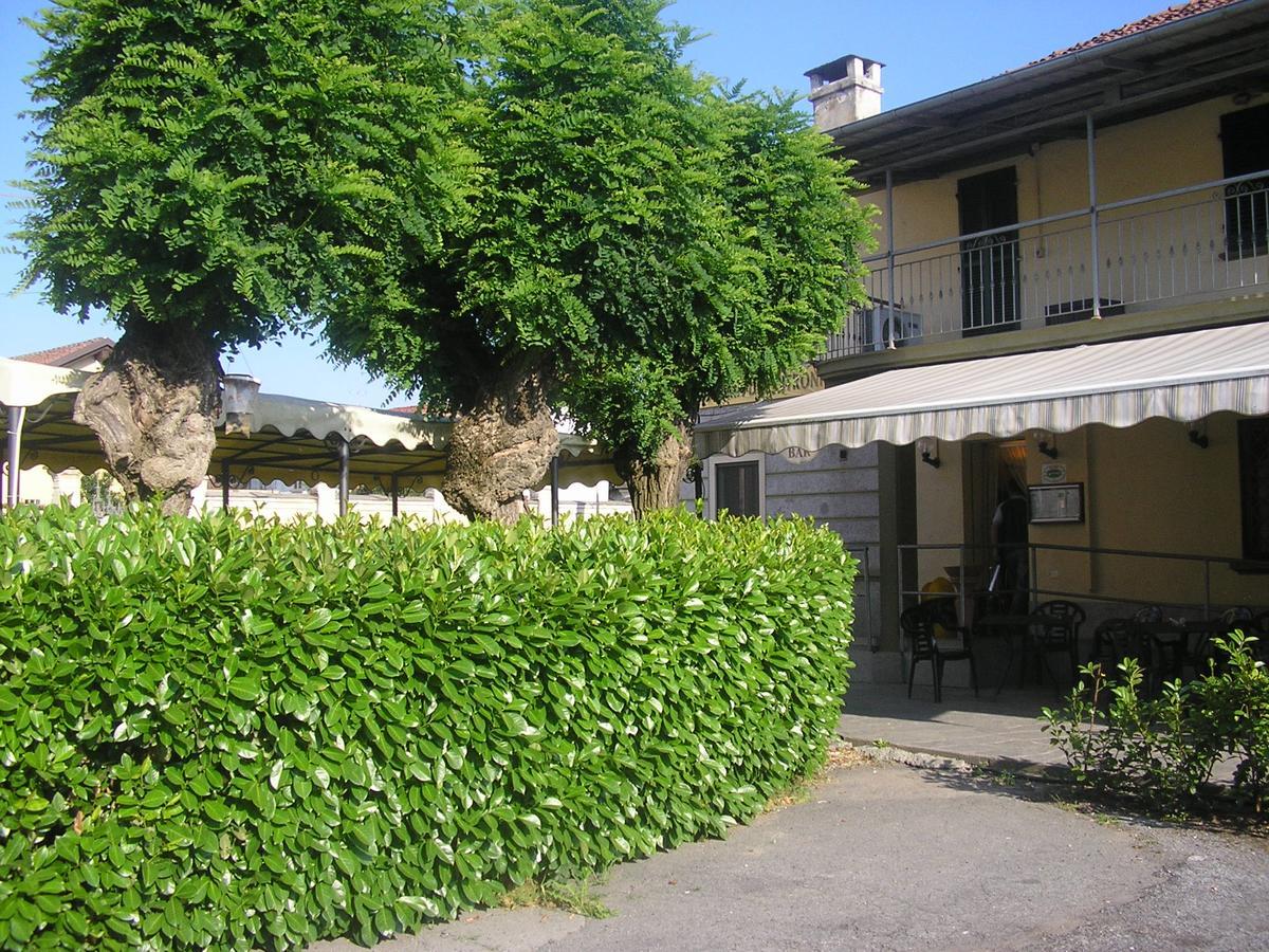 Hotel Trattoria Due Citroni Casalgrasso Zewnętrze zdjęcie